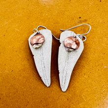 Load image into Gallery viewer, Hammered earrings