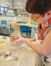 Load image into Gallery viewer, Sip and Ceramics Workshop – Face Planters
